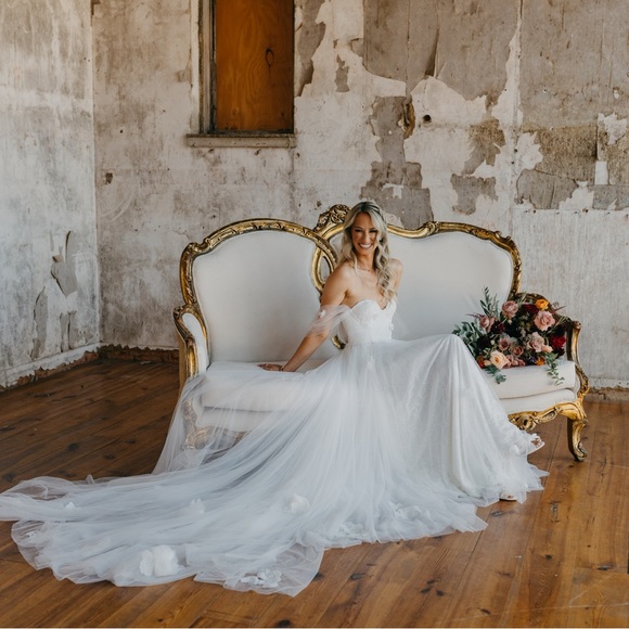 Grace Loves Lace: Star Gown
Bust:32A
Detachable draped tulle armbands - Picture 14 of 15